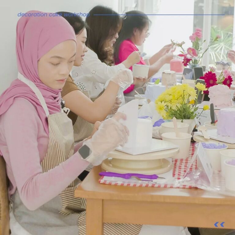 Decorating Cake